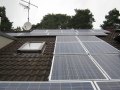 Solární panely Qixin na střeše RD, Praha