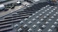 Solární panely Suntech na ploché střeše výrobny ve městě Klatovy
