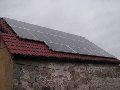50 solárních panelů fotovoltaické elektrárny u Strakonic